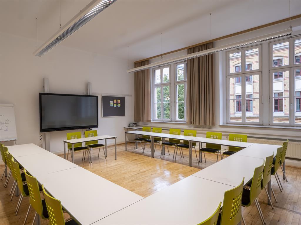 
																					&copy; Andreas Dymke
																				